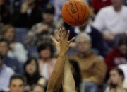 开云体育平台APP-关于约瑟夫猛龙复出连中记三分，砍+胜灰熊的信息