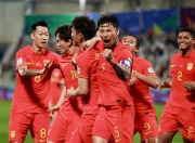 开云官网-球员们为了胜利在比赛中拼尽全力