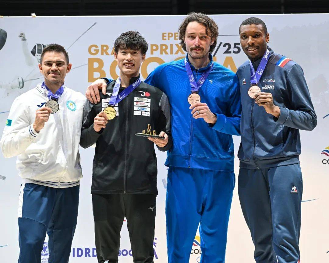 哥伦比亚击剑选手获得铜牌，精彩表现