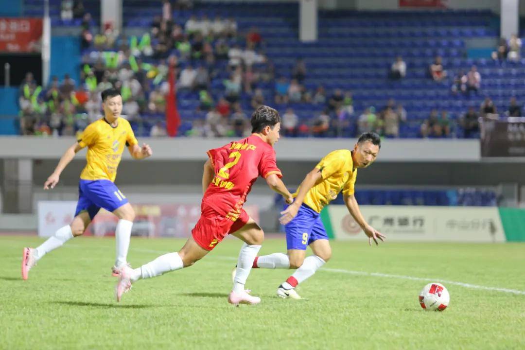 包含新晋足球联赛赛事掀起狂欢,球员表现优异备受瞩目的词条 包含新晋足球联赛赛事掀起狂欢,球员表现优异备受瞩目的词条