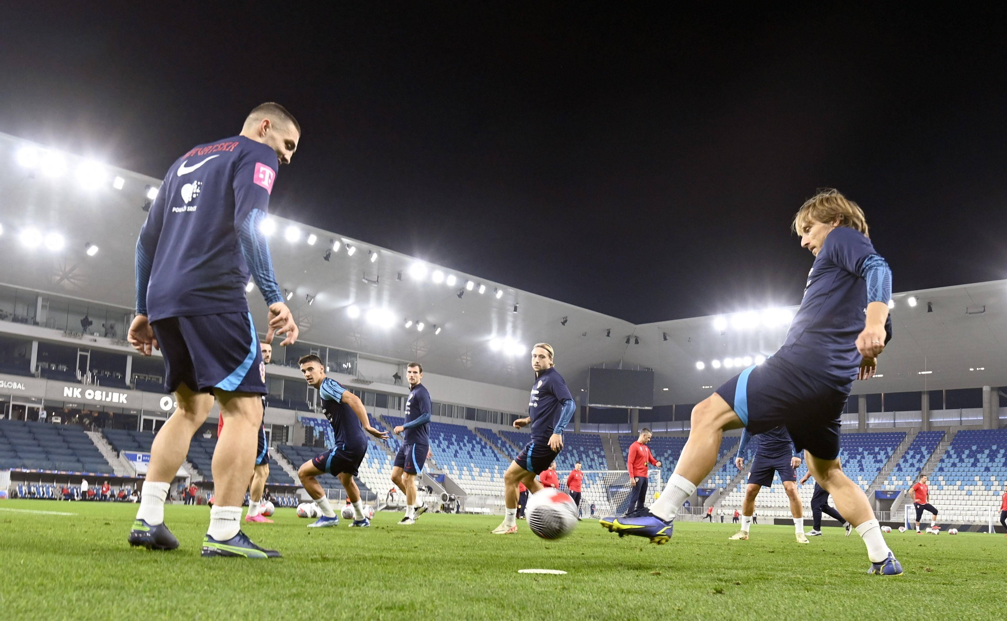 克罗地亚队在欧预赛场上与对手拼搏到底 克罗地亚队在欧预赛场上与对手拼搏到底