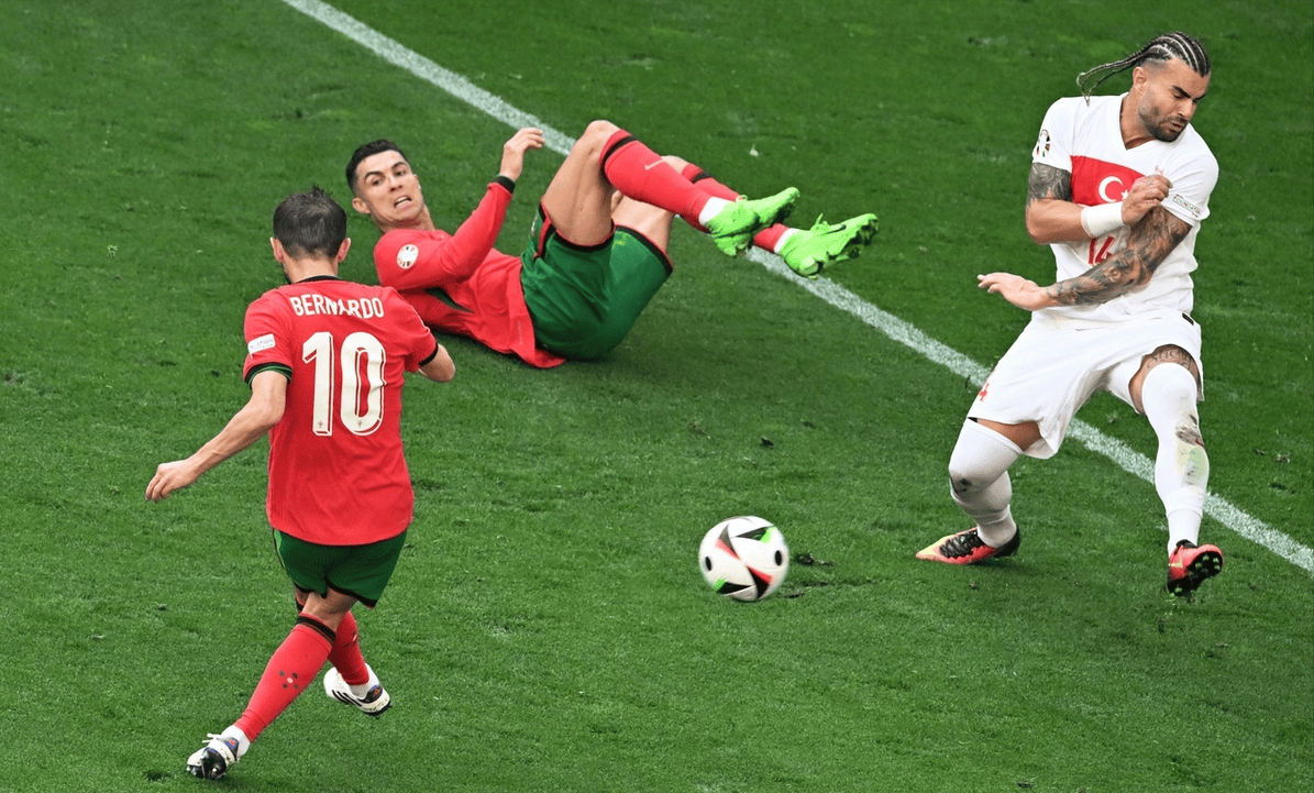 关于球星爆发!足球赛场再现神级操作的信息 关于球星爆发!足球赛场再现神级操作的信息