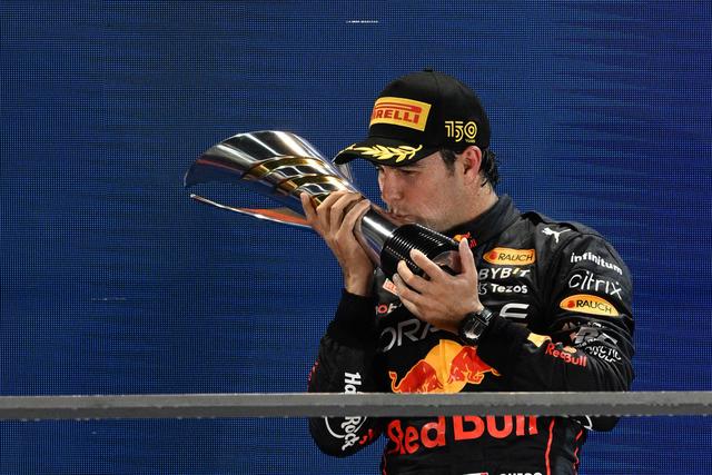 雷诺车队险胜红牛二队,佩雷兹统治全场 雷诺车队险胜红牛二队,佩雷兹统治全场