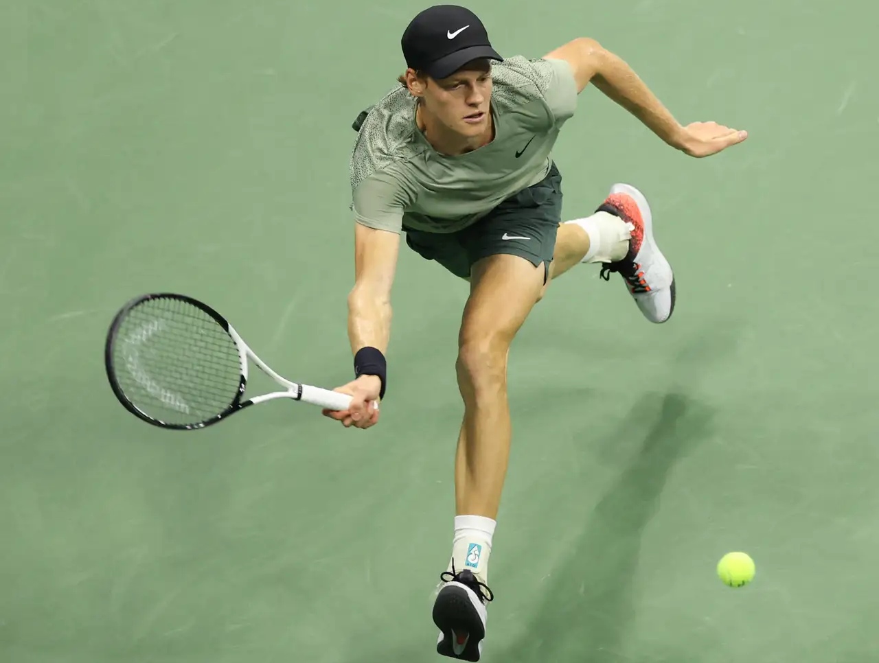 美网轻取蒙特卡洛大师赛,辛纳点燃赛场 美网轻取蒙特卡洛大师赛,辛纳点燃赛场