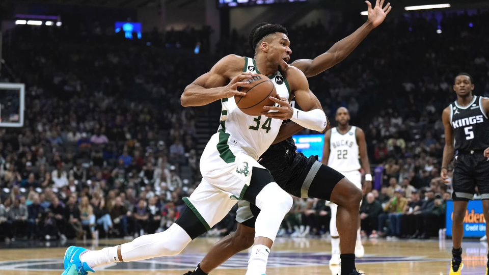 国王积极迎战，雄鹿逆袭告捷