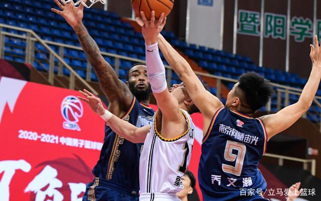 76人完胜国王，周琦扛起全队