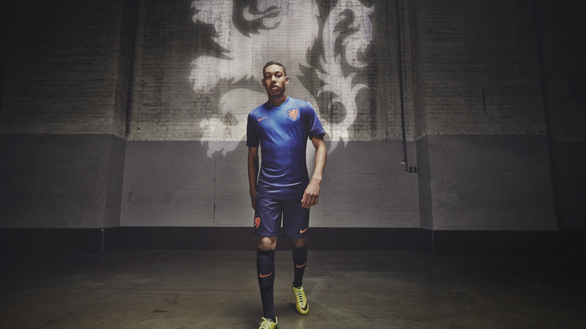 孤星与铁网,当爱德华兹的璀璨撞上黄蜂的集体封印