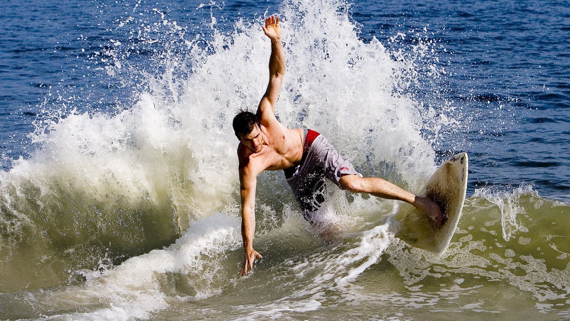 铁闸与油门，东方国度的双重极限律动
