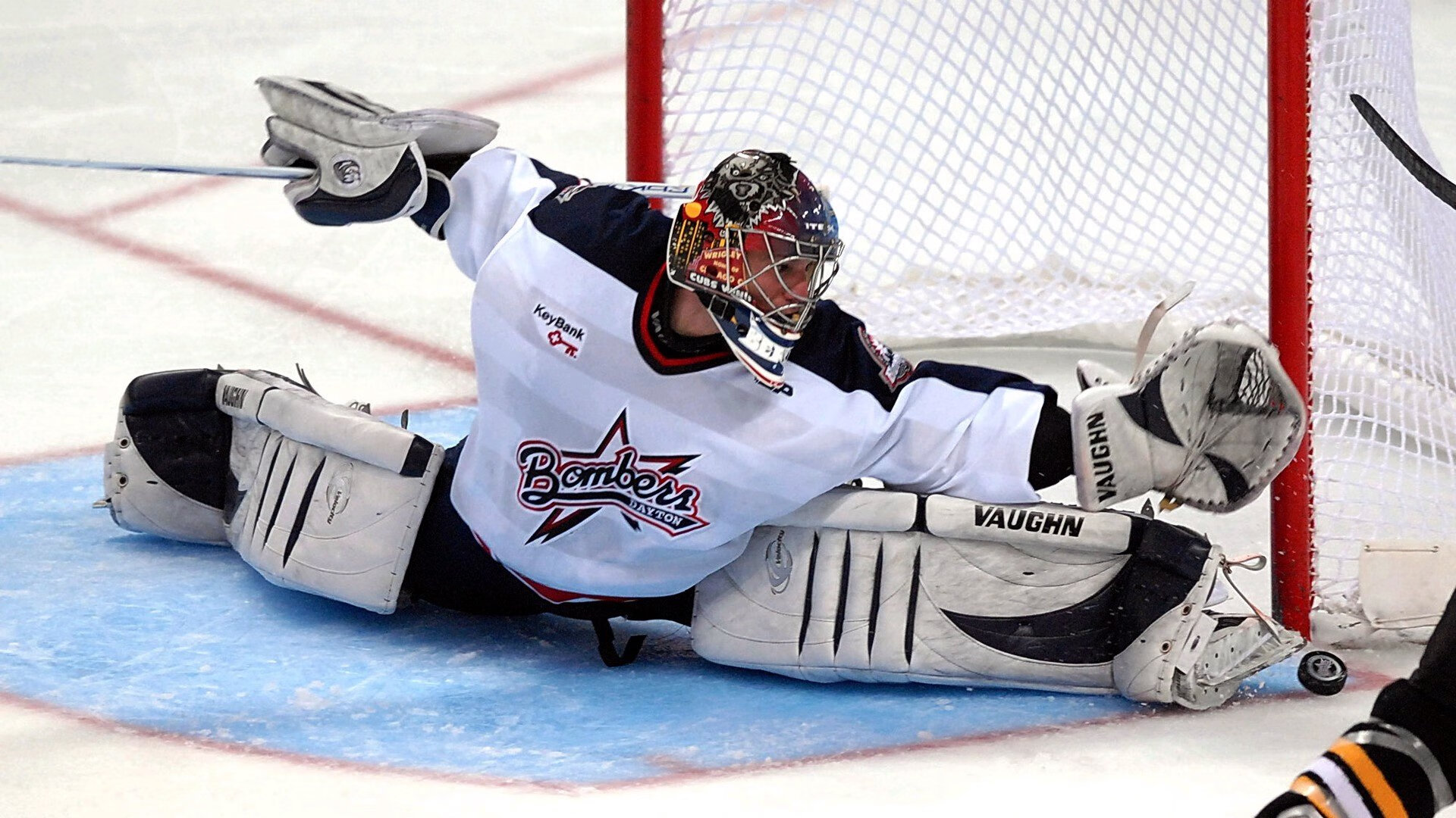 雄鹿双塔窒息防守镇压东欧，库里主导攻防转换成隐形胜负手