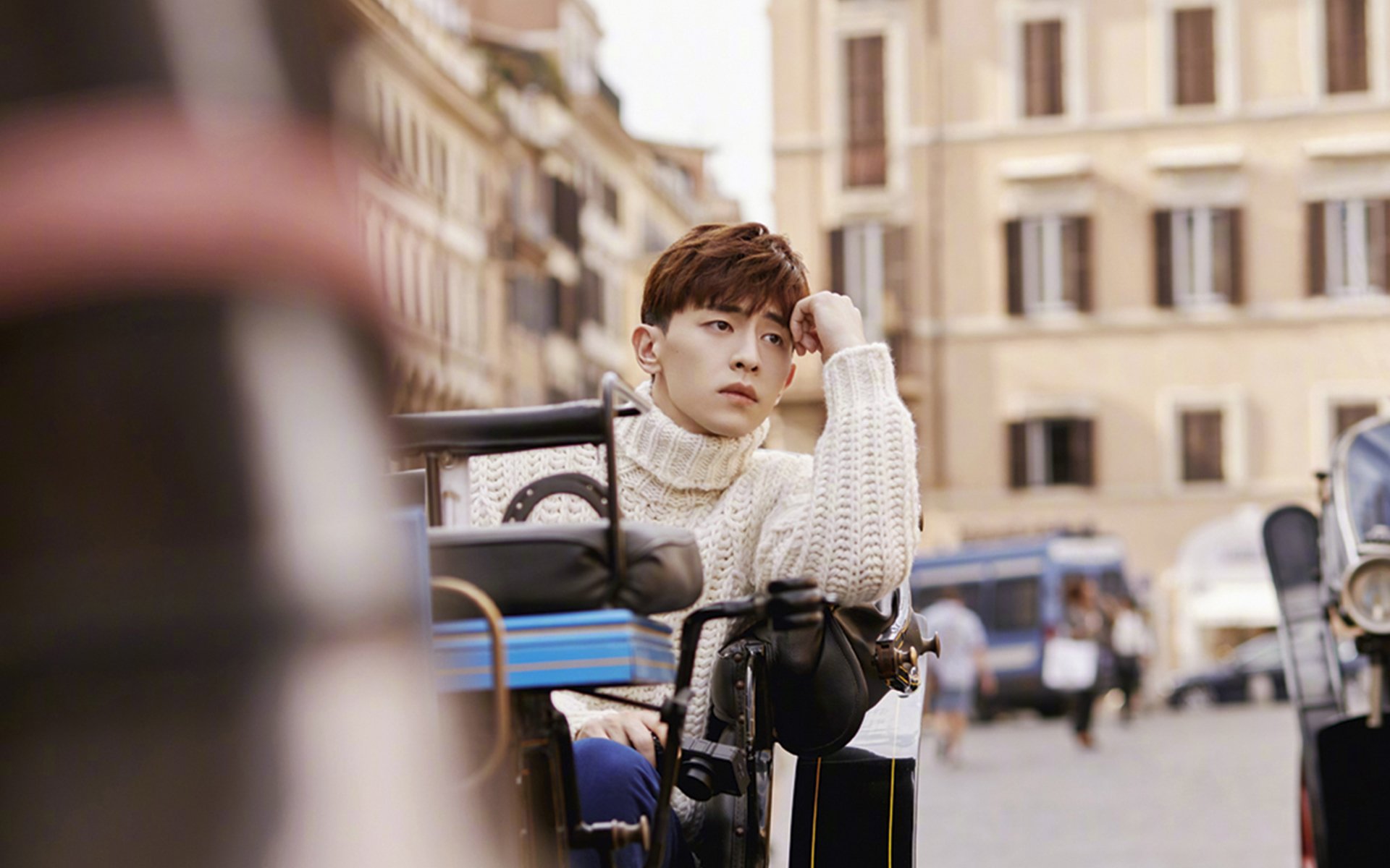 个体证明与整体轻取,当莱万的光芒照亮巴黎的航道